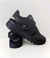 MAISON MARGIELA REEBOK PROJECT TABI  TRAINERS IN BLACK LEATHER.