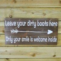Samuel Alexander 60cm x 30cm Dark Rustic Fir Wood Welcome Arrow Hanging Wall Sign, Brown