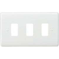Knightsbridge Curved Edge 3-Module Grid Faceplate White (582YA)