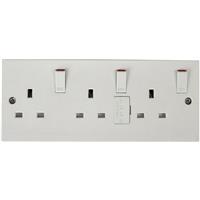 Made4Trade Socket Converter 1-Gang to 3-Gang in White