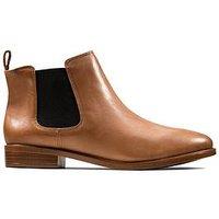 Clarks Collection Taylor Shine Wide Fit Boots - Tan Leather