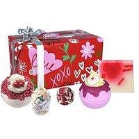 Bomb Cosmetics Xoxo Hugs & Kisses Bath Bomb Gift Set