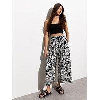 New Look Black Leaf Print Crop Wide Leg Trousers