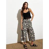 New Look Black Palm-Print Cropped Wide-Leg Trousers