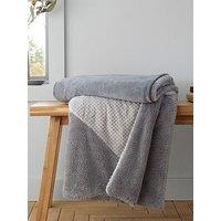 Catherine Lansfield Larsson Geo Cosy Fleece Throw - Grey