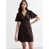 New Look Print Flutter Sleeve V-Neck Mini - Brown