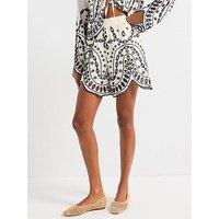 Rouge Broderie Shorts - Multi
