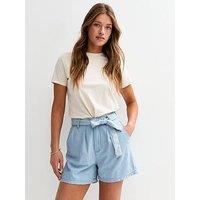 New Look Pleat Belted Denim Shorts - Light Blue