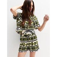 New Look Border Print Relaxed Shorts - Cream