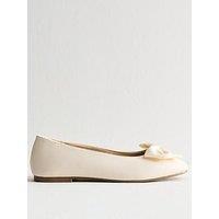 New Look Wide Fit Off Faux Leather Bow Ballet Flats - White