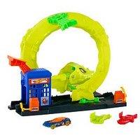 Hot Wheels City Snake Attack Gas Station Playset