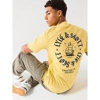 Lyle & Scott Ship Insignia Graphic Relaxed Fit T-Shirt - Gold
