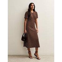 New Look Crinkle Texture Spot Print Midi Dress - Brown