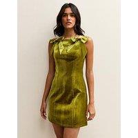 New Look Green Velvet Bow Applique Shift Mini Dress