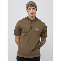 River Island Regular Fit Badged Pocket Polo Shirt - Khaki