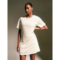 New Look Velvet Sequin T-Shirt Dress - Cream