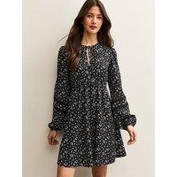 New Look Floral Crinkle Lace Detail Mini Dress - Black