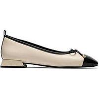 Clarks Ubree15 Poppy Shoes - Cream Multi