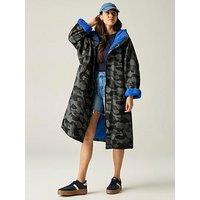 Regatta Adult Waterproof Robe- Camo/Sonic Blue