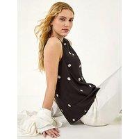 Roman Daisy Embroidered Vest