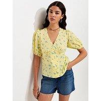 New Look Crepe Ditsy Print V-Neck Tea Top - Yellow