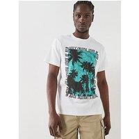 Levi'S Coastal Graphic Relaxed Fit T-Shirt - White