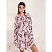 Chelsea Peers Chelsea Peers & Cotton Lino Cut Leopard Print Nightshirt - Pink