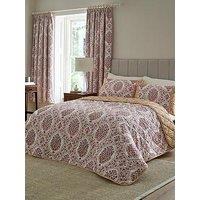Dreams & Drapes Ashmead Bedspread In Berry