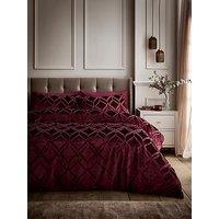 Soiree Belfort Duvet Cover Set In Berry
