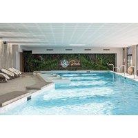 4* Self-Catering Disneyland Paris Break: Hotel, Park Ticket & Return Flights!