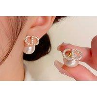 Retro Style Cd Pearl Alphabet Stud Earrings - Gold And Silver