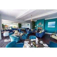 Essex: The Kingscliff Hotel Seaside Stay & Breakfast For 2