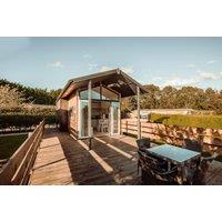 East Yorkshire Luxury Lodge Break For 4 Or 6 - Hot Tub, Prosecco & Chocolates - 2-3 Nights