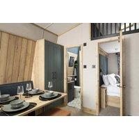 Northampton Luxury Glamping Getaway: Lodge For Up To Four! (Pet Friendly)