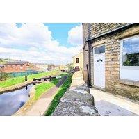 Luxury West Yorkshire Canalside Stay - Sleeps Up To 5 People! - Perfect Family City Break