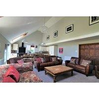 Spacious 4-Star Coach House Escape With Hot Tub & Welcome Hamper - Sleeps 16