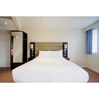 4* Belvilla Newport City Centre Hotel: Deluxe Double Room with Breakfast for 2
