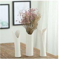 Modern White Porcelain Gypsophila Vase - Garden Ornament & Outdoor Decor