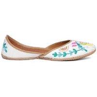 Black Women's Leather Embroidered Punjabi Jutti - Handcrafted Ethnic Flats
