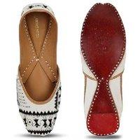 Unisex Fusion White & Black Embroidered Punjabi Juttis
