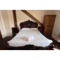 Ilfracombe Seaside Escape for 2: Bed & Breakfast with Wine & Late Checkout - 2-Course Dining Option!