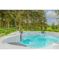 Riverside Cabins, Shrewsbury Hot Tub Retreat for 4 or 6 - Canoe & Paddle Board Access - 2 or 3 Nights!