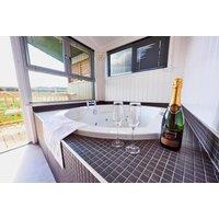 2-3 Nt Luxury Perthshire Lodge Stay for 4-6: Private Hot Tub or Jacuzzi, Prosecco, Spa Access, & Late Checkout - Upgrade Options! At Silverwood Resort