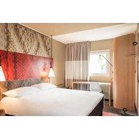 IBIS Edinburgh Royal Mile Stay for 2: Breakfast, Bottle of Prosecco and Late Checkout - Award Winning Hotel Stay in the Historic Heart of Edinburgh |