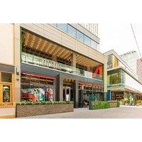 1-Hour Shuffleboard Session in Stratford with Optional Margherita Pizzas