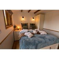 Luxury Countryside Shepherds Hut with a Private Hot Tub, Lintmill Lodges