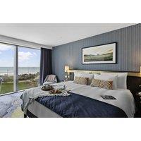 EARLY BIRD! 4* Devon Escape For 2 at Mercure Paignton: Breakfast, Welcome Drink, Dinner & Late Checkout