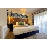 Edinburgh City Retreat for 2 with Cairn Hotel Stay, Breakfast & Bottle of Prosecco