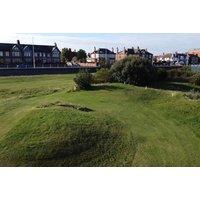 Family Friendly Round of MiniLinks Golf for up to 4 People on the Pitch and Putt 8.golf course in Fleetwood