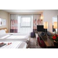 4* Berkshire Spa Break at Novotel Reading for 2 - Breakfast, Leisure Access, Prosecco and Late Checkout